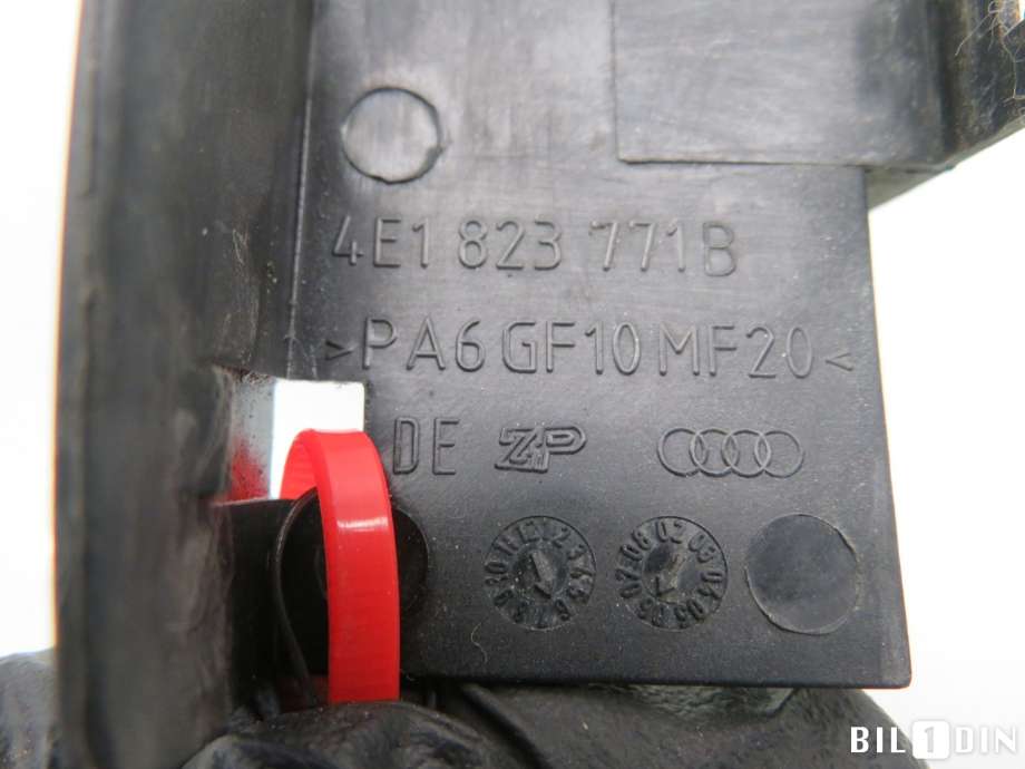 Diverse deler til Audi A8 2003-2010 (Type II) (AUDI|4E1823771B|)