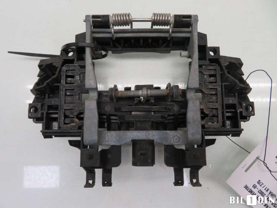 Dørhåndtak utv venstre bak til Audi A8 2003-2010 (Type II)  (AUDI|4E0839885E|)