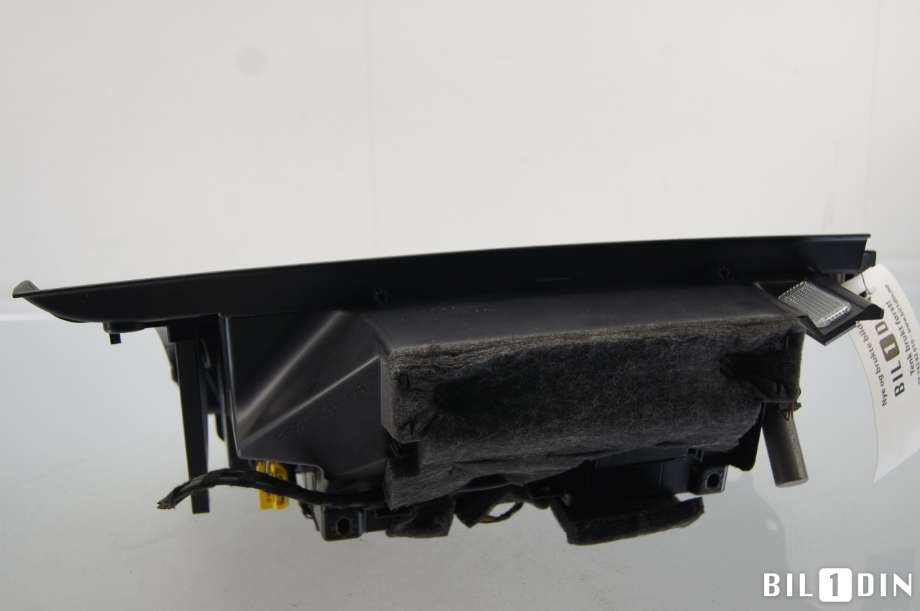 Hanskerom til Audi A1 2015-2018 (Type I, Fase 2)  (AUDI|8X1857104|8X1857124|)