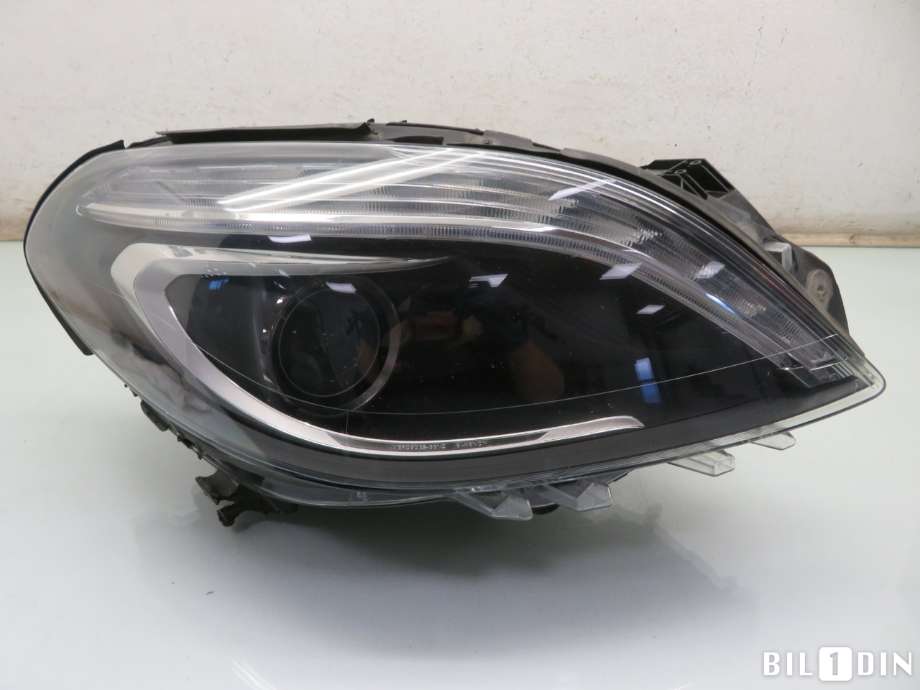 Frontlykt høyre halogen til Mercedes B-Klasse 2011-2018 (W246) (W246) (MERCEDES|A2468200239|)
