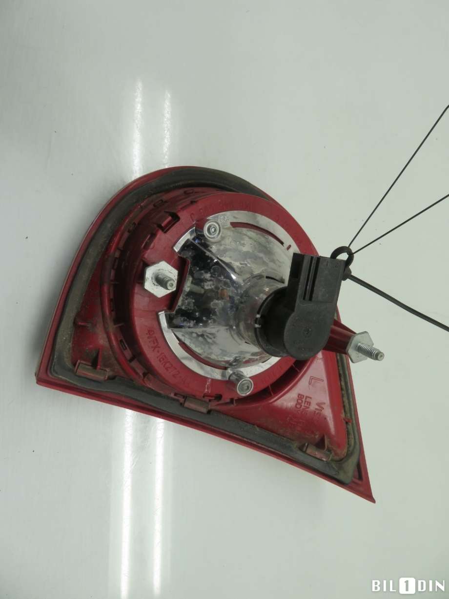 Baklykt venstre indre til VW Golf V, Combi 2003-2008  (VOLKSWAGEN|1K6945093E|)