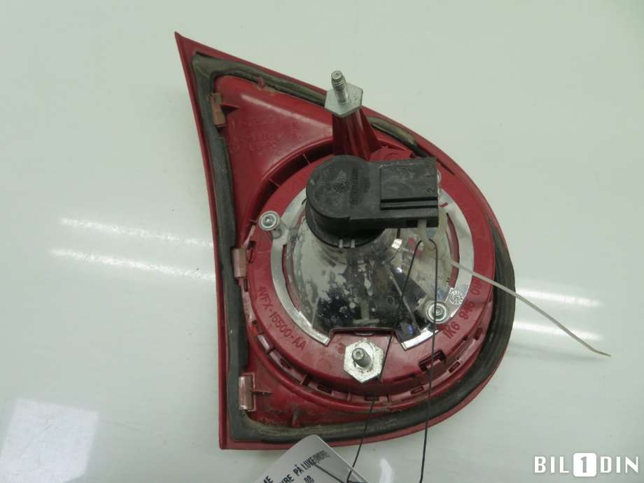 Baklykt høyre indre til VW Golf V, Combi 2003-2008  (VOLKSWAGEN|1K6945094E|)