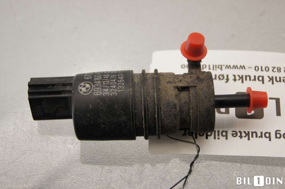 Spylerpumpe foran til BMW 5-Serie 2010-2017 (F10/F11) (F10/F11) (BMW|67126934160|)