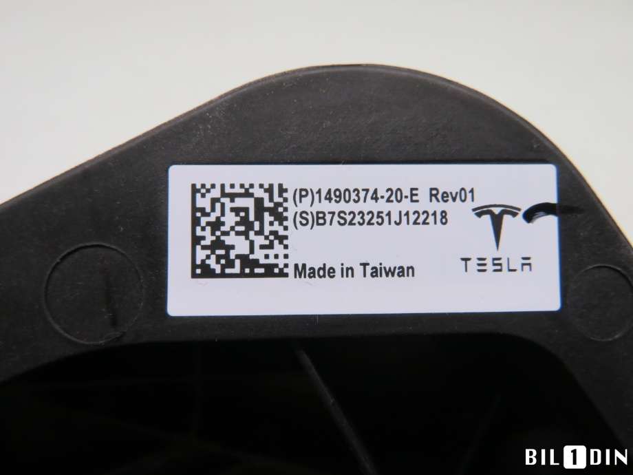 Batterilader inntak/luke til Tesla Model Y 2021-2024 (Type I) (TESLA|149037420E|)