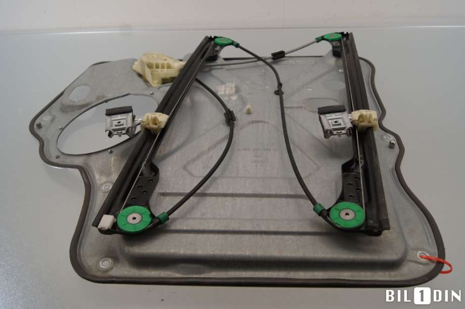 Ruteheis til VW Transporter / Caravelle 2015-2019 (T6) (T6) (VOLKSWAGEN|7E0837753D||7E0837753E)