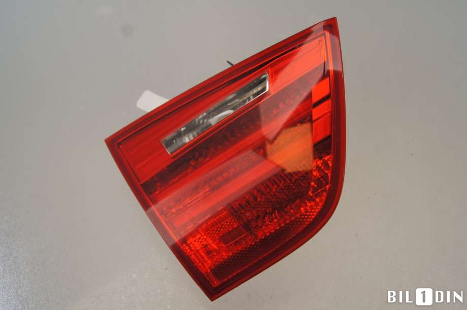 Baklykt venstre indre til BMW 3-Serie 2005-2011 (E90/E91/E92/E93) (E90/E91/E92/E93) (BMW|63217289433|)