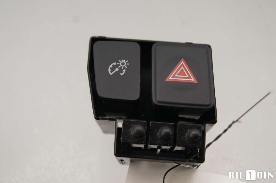 Bryter nødblink til Toyota Prius +7 2012-2020 (Type III) (stasjonsvogn) (stasjonsvogn) (TOYOTA|8433047040|)