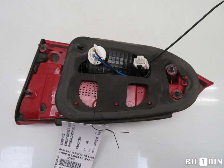 Baklykt venstre indre til Hyundai Santa Fe 2012-2020 (Type III)  (HYUNDAI|924052W135|)