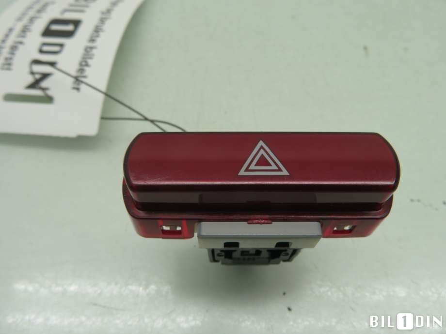 Bryter nødblink til Subaru Forester 2008-2013 (Type III) (SUBARU|83037SC000|)
