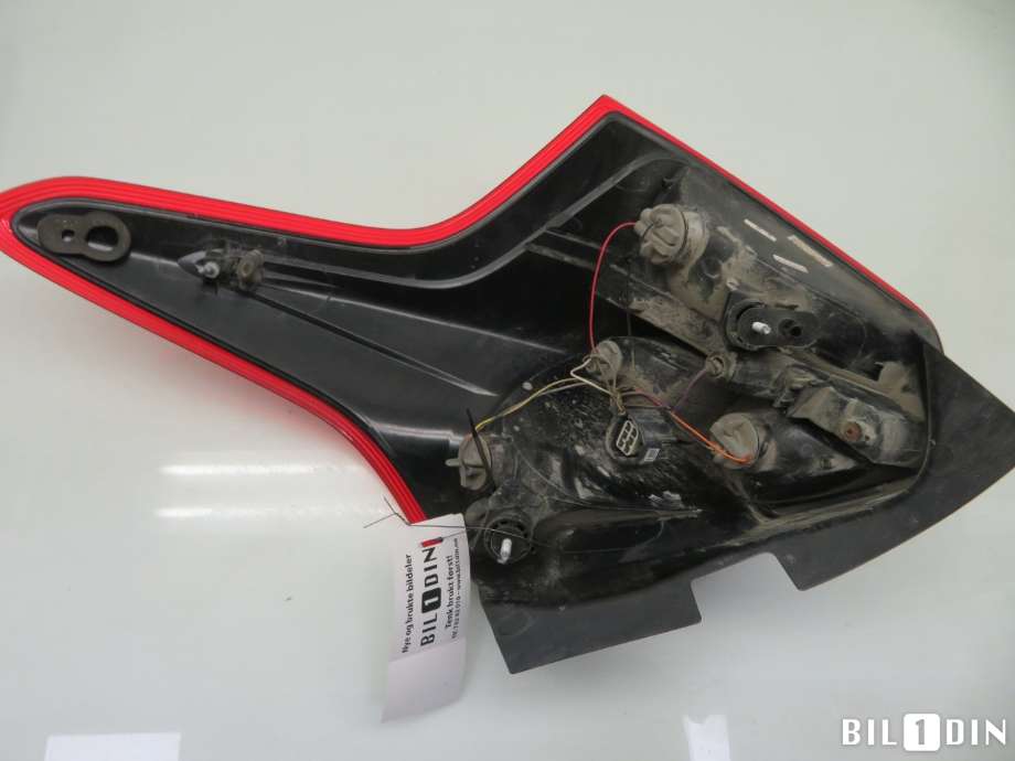 Baklykt venstre indre til Ford Focus 2011-2014 (Type III, Fase 1) (FORD|1825320|BM5113405BL|)