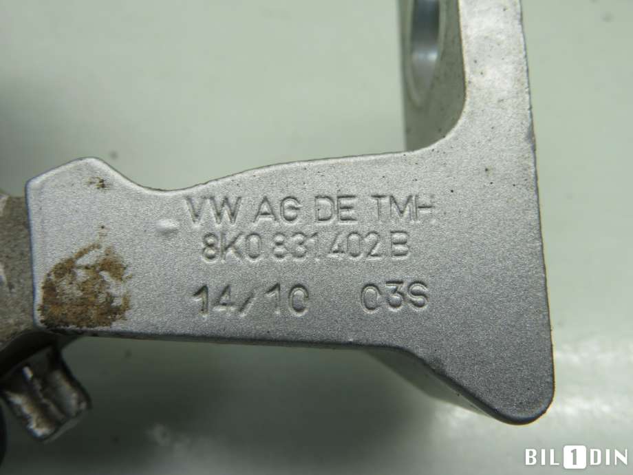 Hengsler til Audi A4, Allroad 2009-2016 (Type I) (B8) (B8) (AUDI|8K0831402E|)