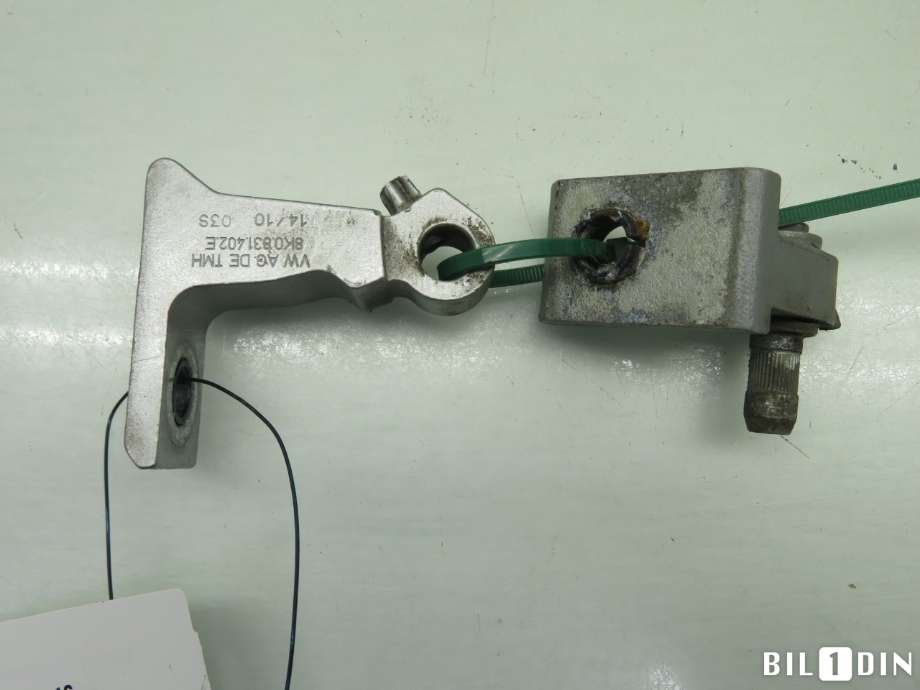 Hengsler til Audi A4, Allroad 2009-2016 (Type I) (B8) (B8) (AUDI|8K0831402E|)