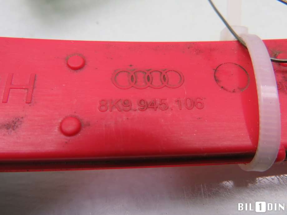 Refleksplate til Audi A4, Allroad 2009-2016 (Type I) (B8) (B8) (AUDI|8K9945106|)