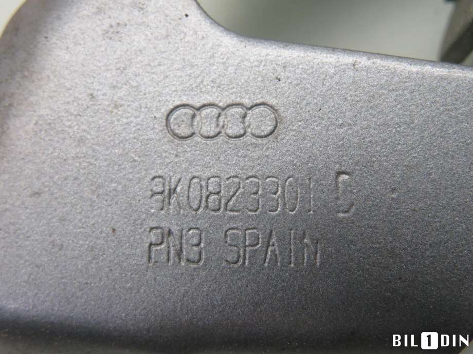 Panserhengsler til Audi A4, Allroad 2009-2016 (Type I) (B8) (B8) (AUDI|8K0823301D|)