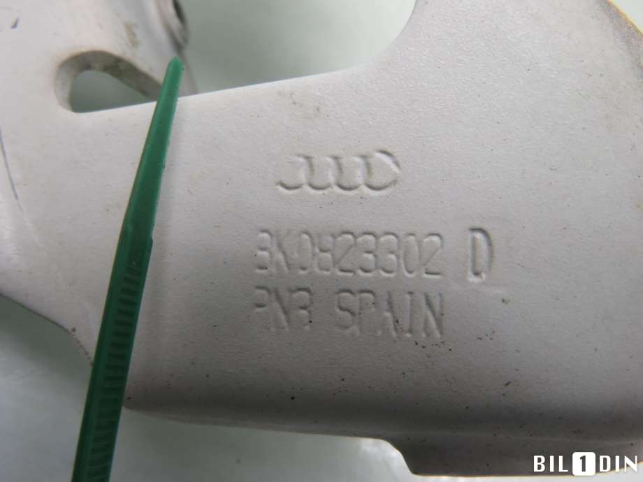 Panserhengsler til Audi A4, Allroad 2009-2016 (Type I) (B8) (B8) (AUDI|8K0823302D|)