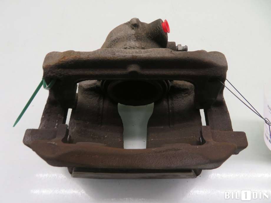 Bremsecaliper høyre foran til Mercedes CLA 2013-2019 (C117) (C117) (MERCEDES|A0004217381|)