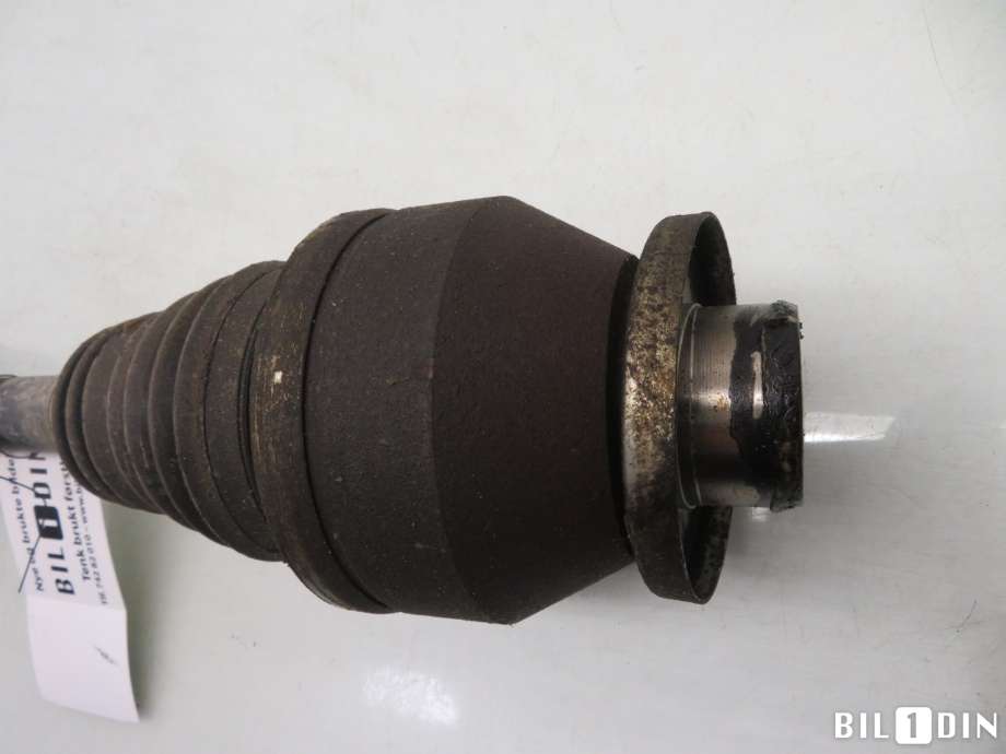 Drivaksel venstre foran til VW Transporter / Caravelle 2015-2019 (T6) (T6) (VOLKSWAGEN|7E0501817A|)
