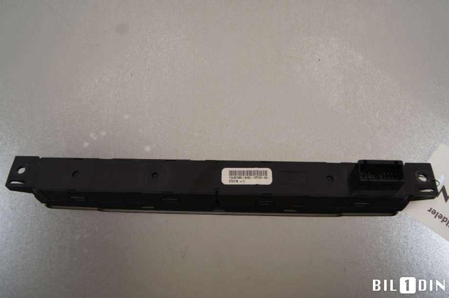 Bryter nødblink til Land Rover Discovery 2005-2009 (Type III)  (LAND-ROVER|YUL501360|8H3213D734BA|)