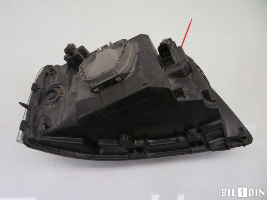 Frontlykt venstre halogen til VW Transporter / Caravelle 2003-2009 (Fase 1) (T5) (T5) (VOLKSWAGEN|7H1941017N|)