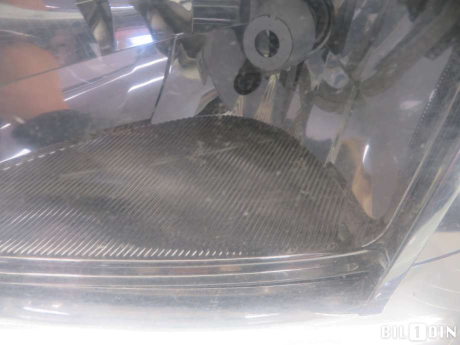 Frontlykt venstre halogen til VW Transporter / Caravelle 2003-2009 (Fase 1) (T5) (T5) (VOLKSWAGEN|7H1941017N|)