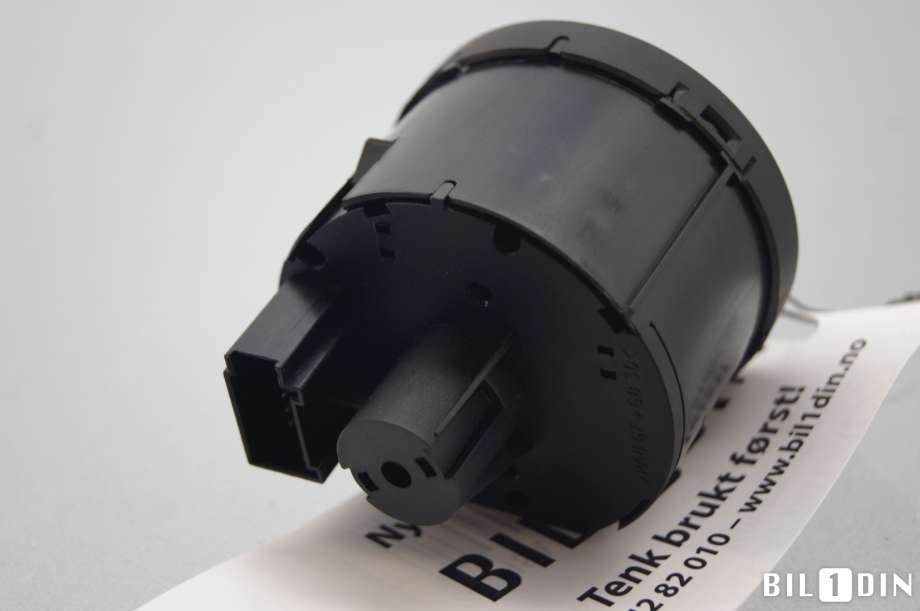 Bryter lys til VW Passat 2011-2015 (B7) (B7) (VOLKSWAGEN|3C8941431A|)