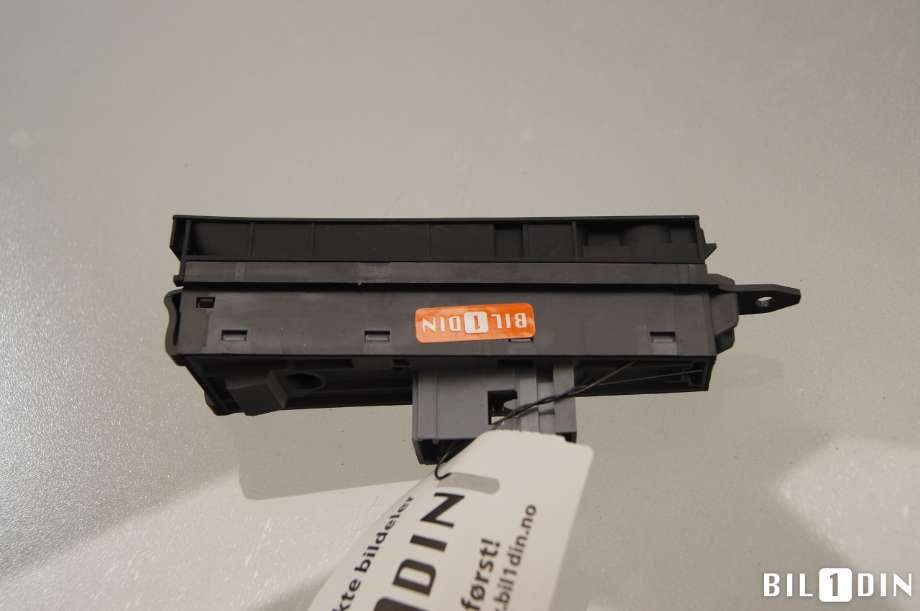 Bryter elektrisk håndbrekk/parkbrems til VW Passat 2011-2015 (B7) (B7) (VOLKSWAGEN|3AB927137|)
