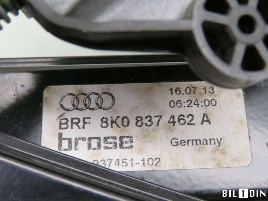 Ruteheis høyre foran til Audi A4, Allroad 2009-2016 (Type I) (B8) (B8) (AUDI|8K0837462D|)
