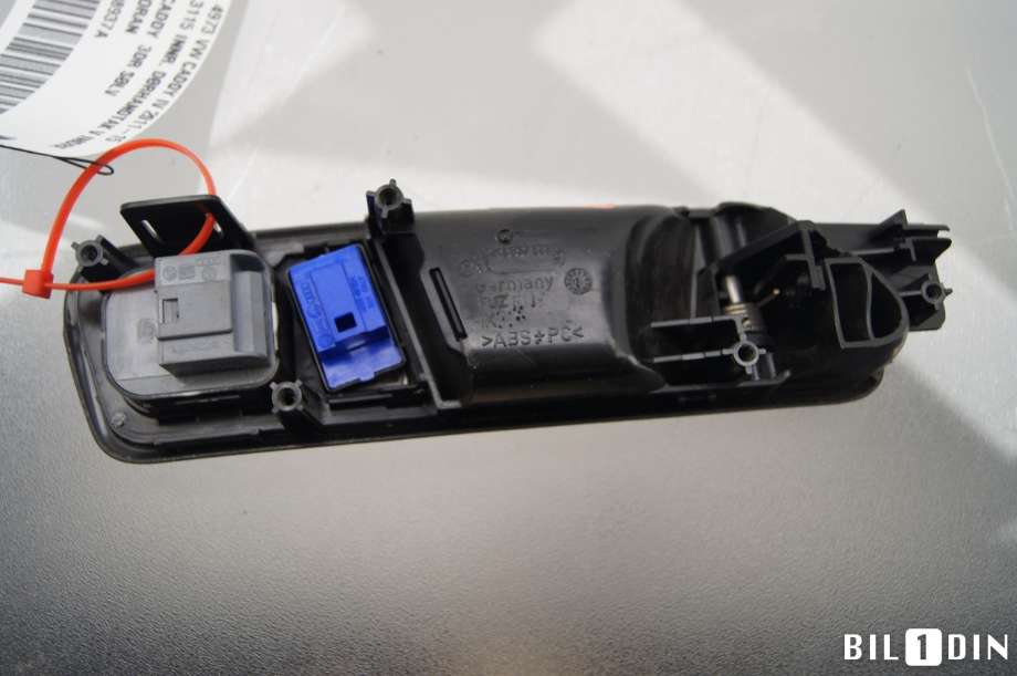 Dørhåndtak inv venst foran til VW Caddy 2010-2015 (Type III, Fase 2) (VOLKSWAGEN|2K1837113B|)
