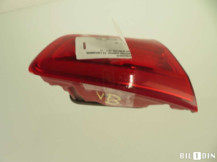 Baklykt venstre indre til Kia Sportage 2010-2016 (Type III)  (KIA|924053W610|)