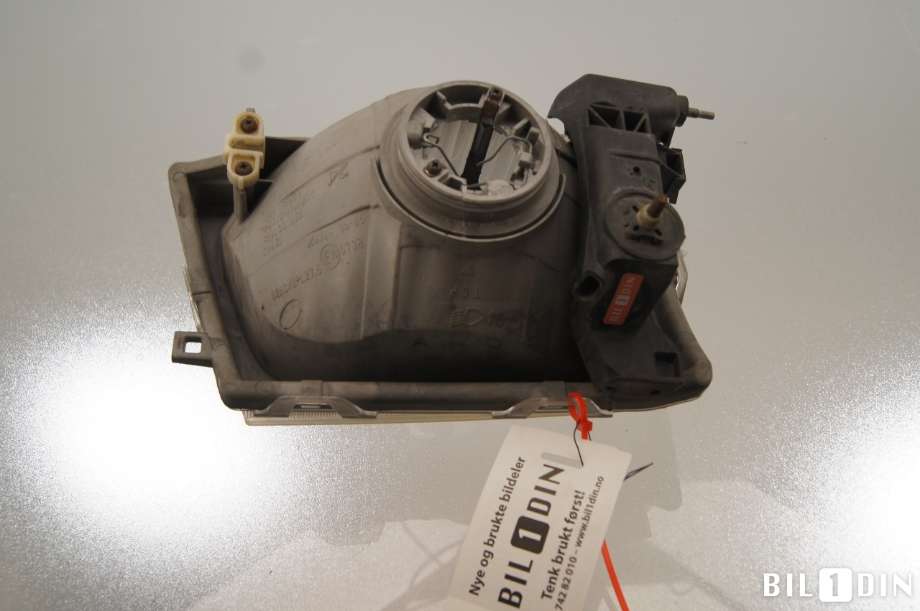Frontlykt venstre halogen til Toyota Hilux 2002-2005 (TOYOTA|8117035320|)
