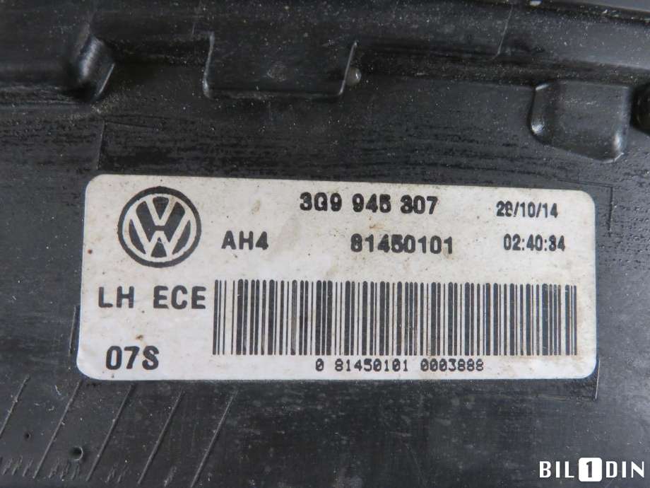 Baklykt venstre indre til VW Passat 2015-2019 (Fase 1) (B8) (B8) (VOLKSWAGEN|3G9945307D|)