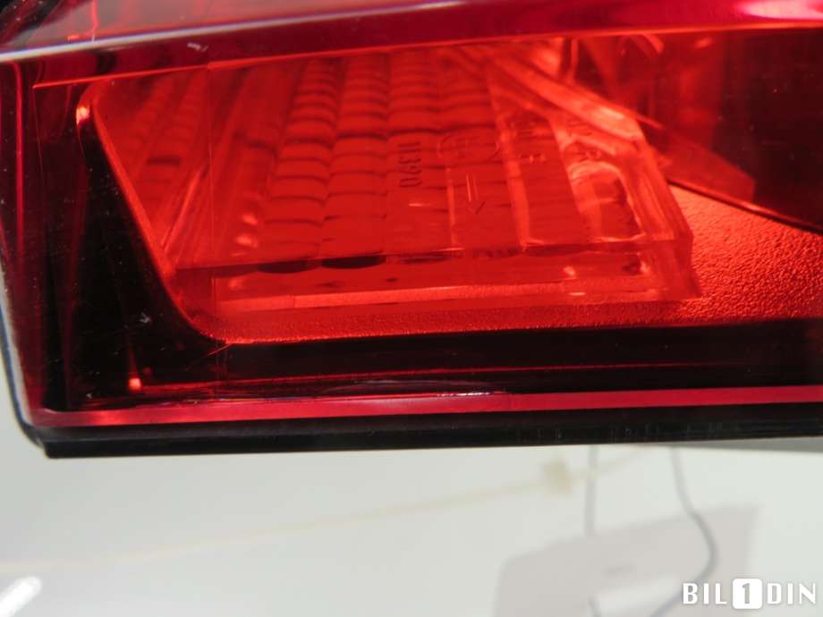 Baklykt høyre indre til VW Tiguan 2007-2011 (Type I, Fase 1)  (VOLKSWAGEN|5N0945094B|)