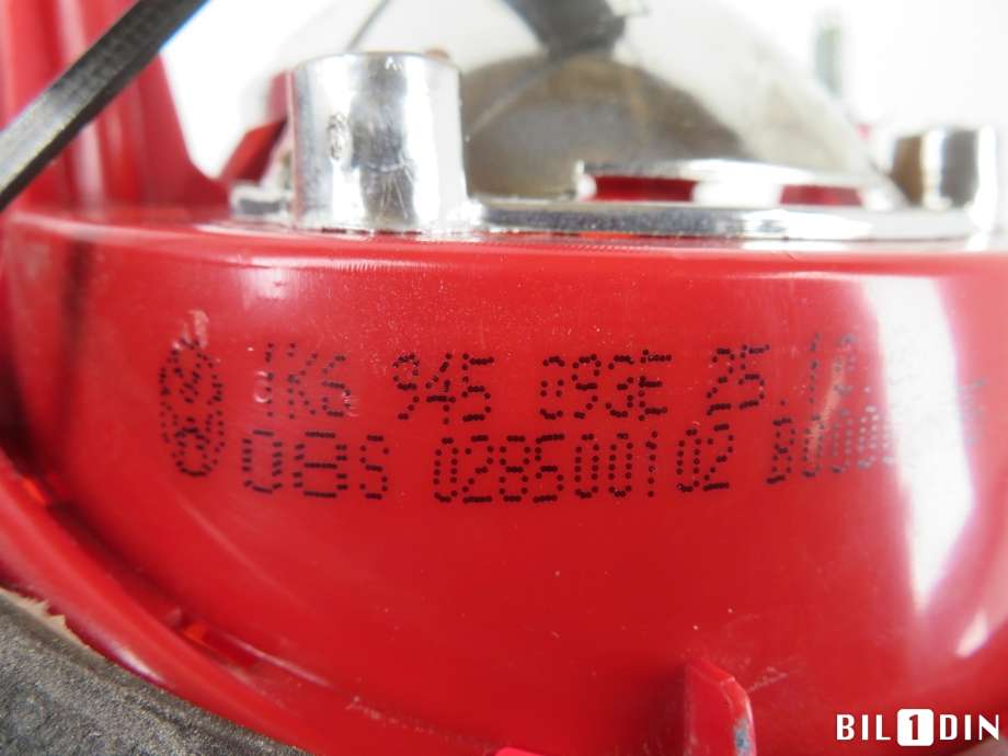 Baklykt venstre indre til VW Golf V, Combi 2003-2008  (VOLKSWAGEN|1K6945093E|)