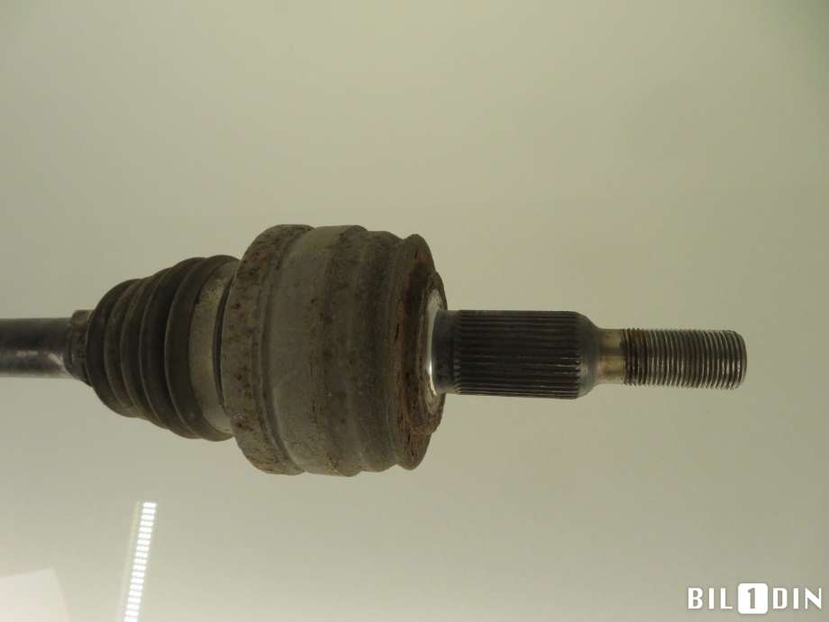 Drivaksel høyre bak til VW Transporter / Caravelle 2009-2015 (Fase 2) (T5) (T5) (VOLKSWAGEN|7E0501202|)