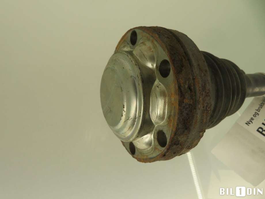 Drivaksel høyre bak til VW Transporter / Caravelle 2009-2015 (Fase 2) (T5) (T5) (VOLKSWAGEN|7E0501202|)
