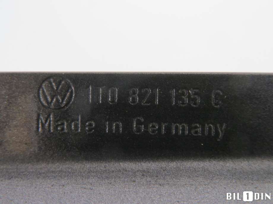 Diverse deler til VW Touran 2010-2015 (Type I, Fase 3)  (VOLKSWAGEN|1T0821135C|)