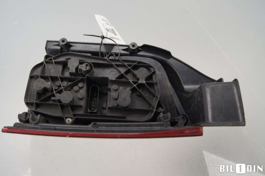 Baklykt venstre til VW Transporter / Caravelle 2009-2015 (Fase 2) (T5) (T5) (VOLKSWAGEN|7E5945095C|)
