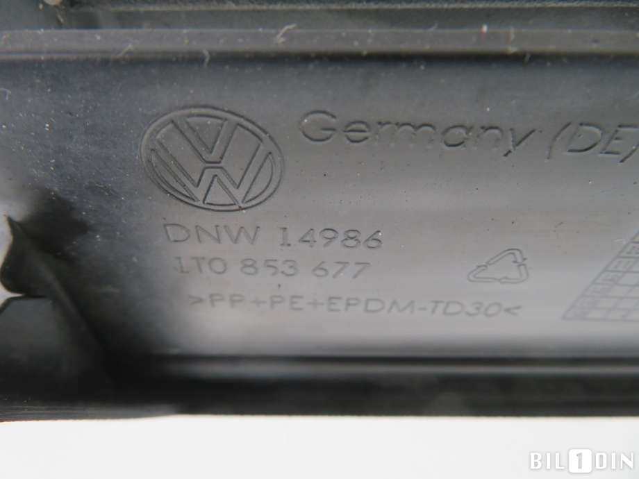 Grill midt til VW Touran 2007-2010 (Type I, Fase 2)  (VOLKSWAGEN|1T0853677|)