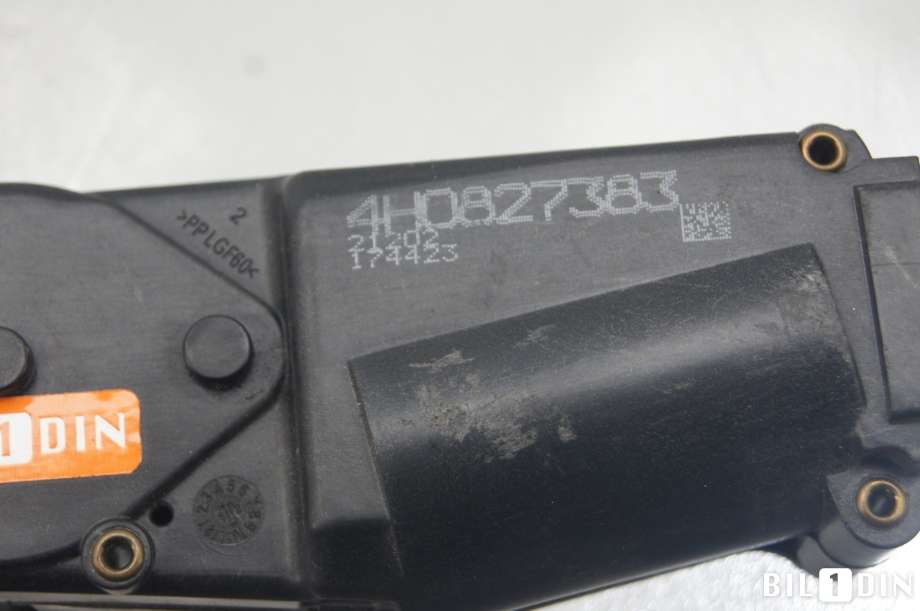 Baklukelås til Audi A8 2010-2013 (Type III, Fase 1)  (AUDI|4H0827383A|)