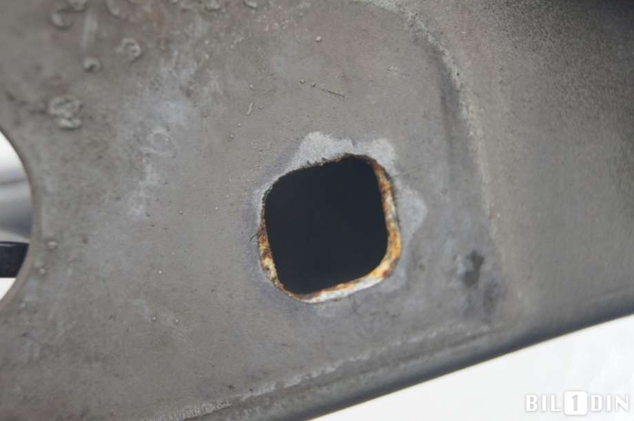 Panserhengsler til Audi A8 2010-2013 (Type III, Fase 1)  (AUDI|4H0823301D|)