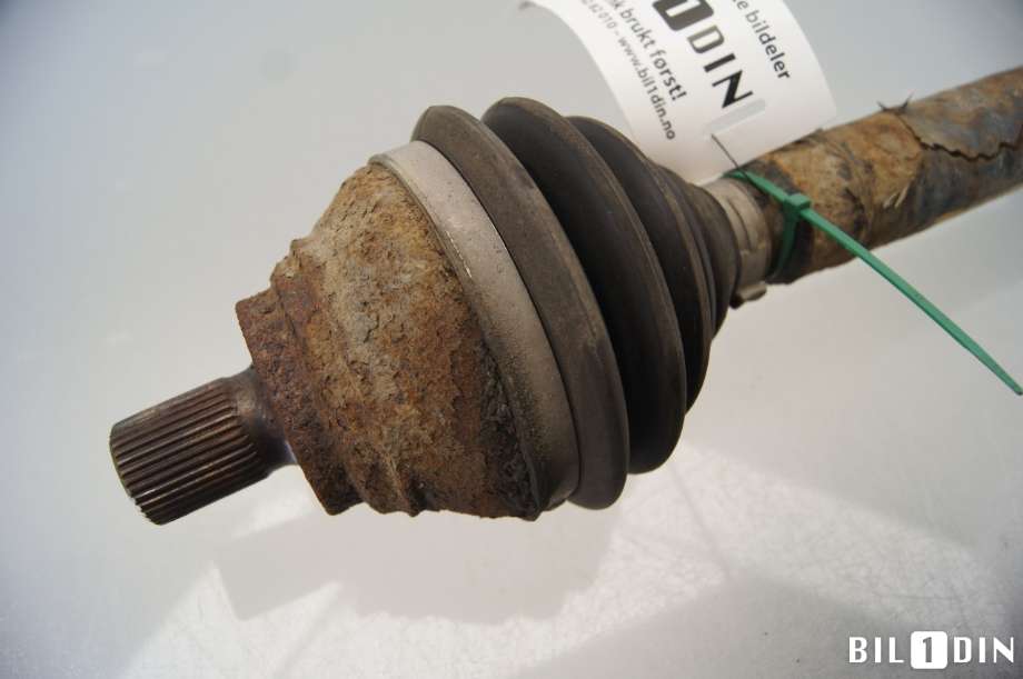 Drivaksel høyre foran til VW Passat 2005-2010 (B6) (B6) (VOLKSWAGEN|1K0407272CR|1K0407452TX|)