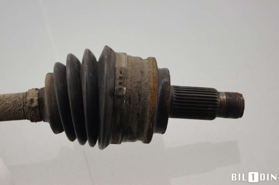 Drivaksel høyre foran til BMW X3 2007-2010 (Fase 2) (E83) (E83) (BMW|31603450566|)