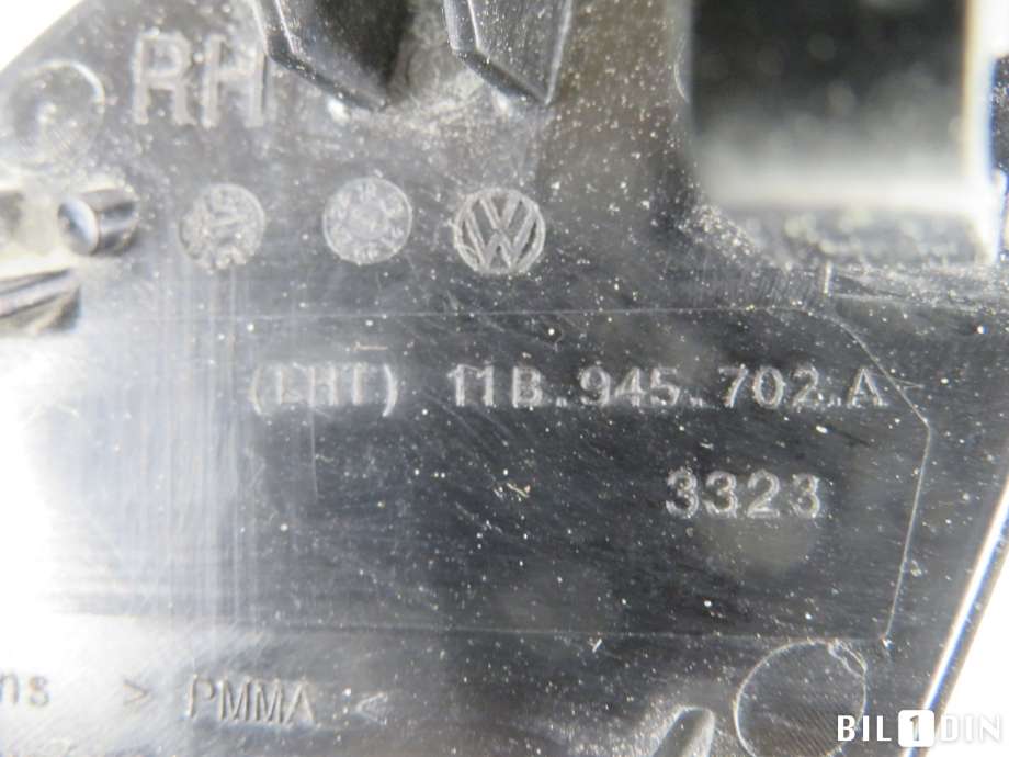 Refleksplate til VW ID.4 2020-->>  (VOLKSWAGEN|11B945702A|)