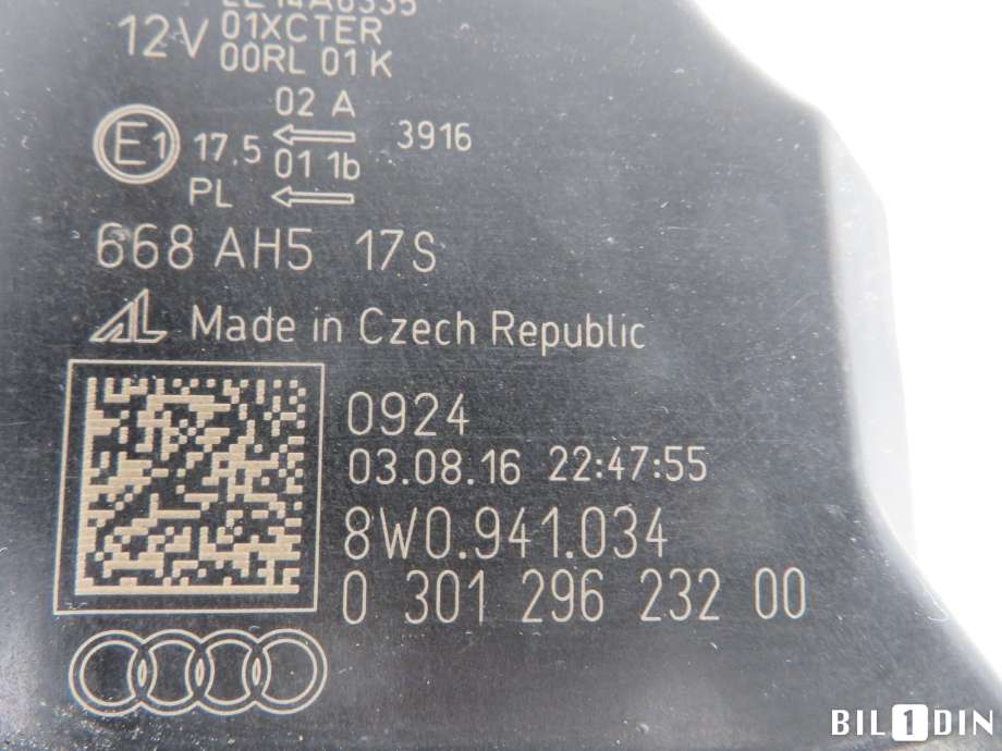 Frontlykt høyre halogen til Audi A4 2015-2019 (Type V, Fase 1) (B9) (B9) (AUDI|8W0941774|)
