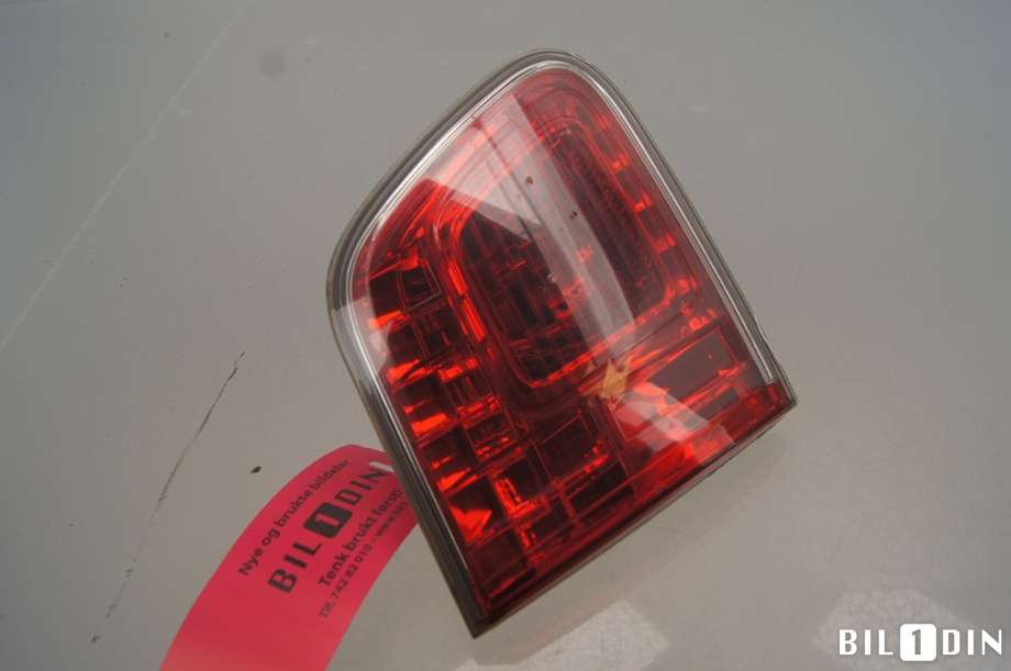 Baklykt venstre indre til Toyota Avensis 2009-2015 (Type III, Fase 1) (TOYOTA|8159105110|)