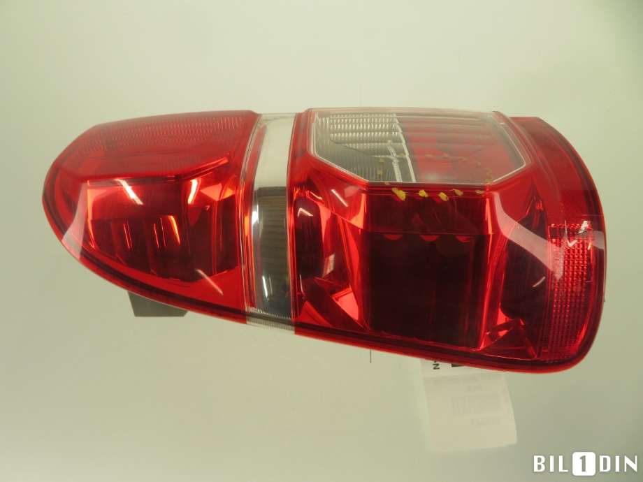 Baklykt venstre til Toyota Hilux 2012-2016 (TOYOTA|815610K180|)