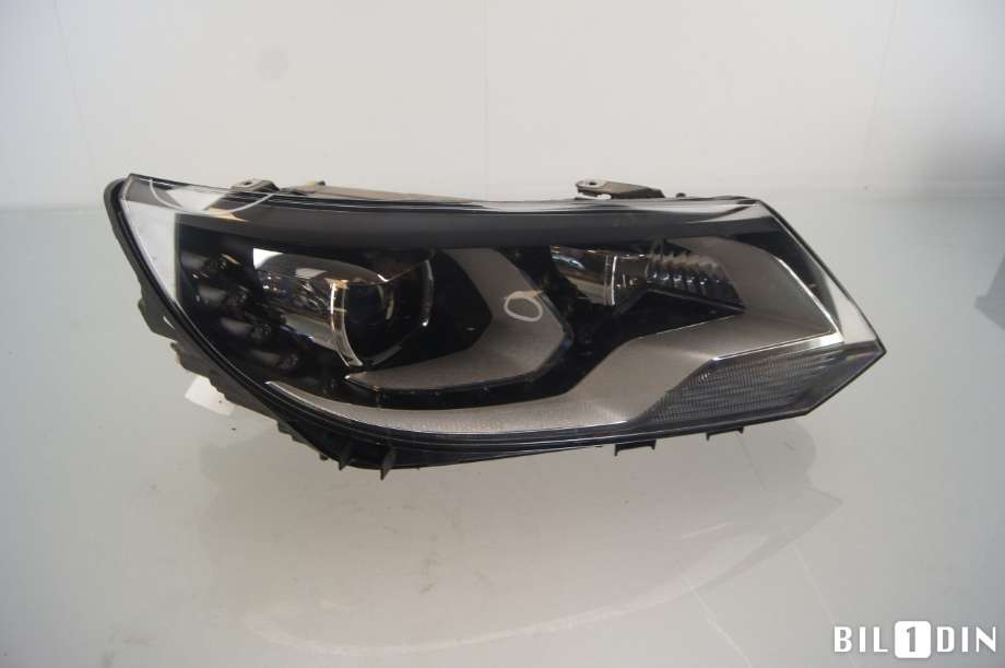 Frontlykt høyre halogen til VW Tiguan 2011-2016 (Type I, Fase 2) (VOLKSWAGEN|5N1941754B|)