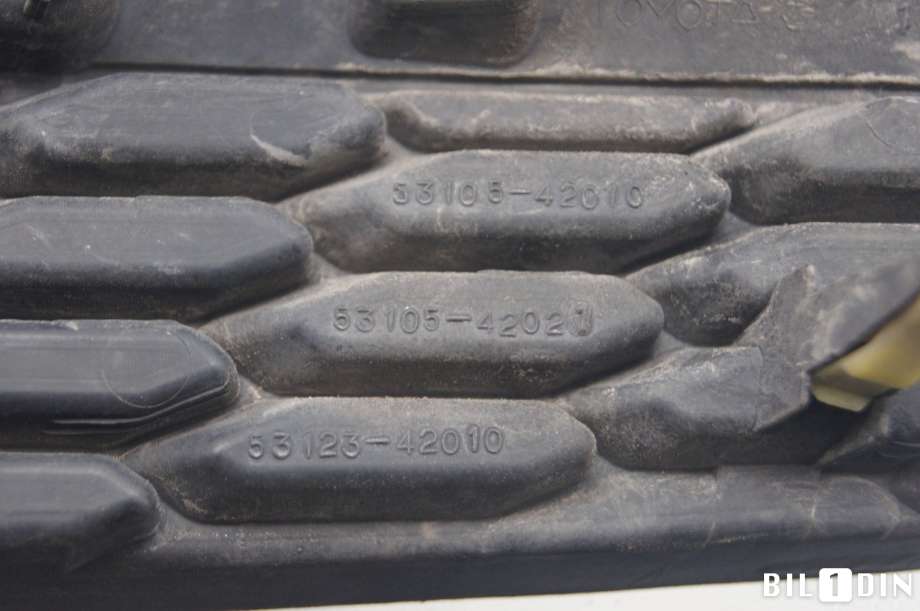 Grill høyre til Toyota RAV4 2013-2015 (Type IV, Fase 1)  (TOYOTA|5310542010|)