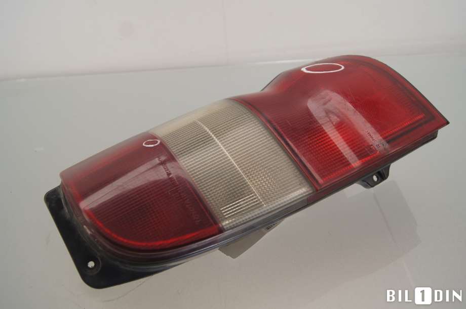 Baklykt høyre til Toyota Hiace 2007-2012 (Fase 3)  (TOYOTA|8155126310|)