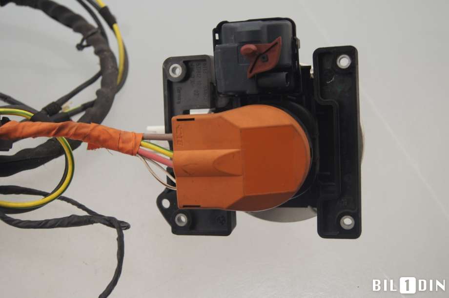 Batterilader inntak/luke til BMW i8 2014-->>  (BMW|61126828054|)